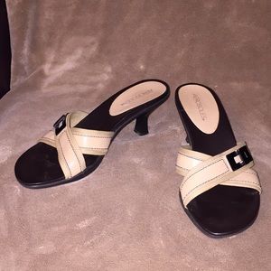 Aerosoles Sz 8 fabric upper w lthr accent 2” mules